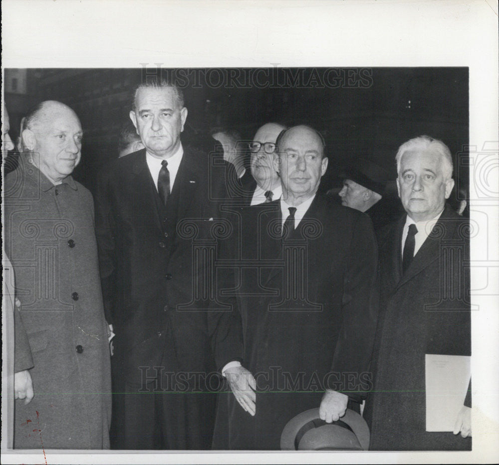 1964 Press Photo Mayor Wagner, Pres. Johnson, Amb. Stevenson at Mrs. Wagner&#39;s - Historic Images