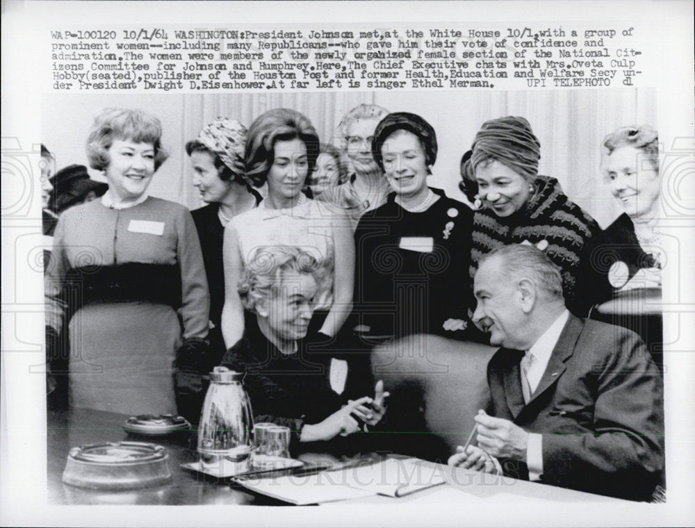 1964 Press Photo President Johnson with a group of prominent Republican women - Historic Images