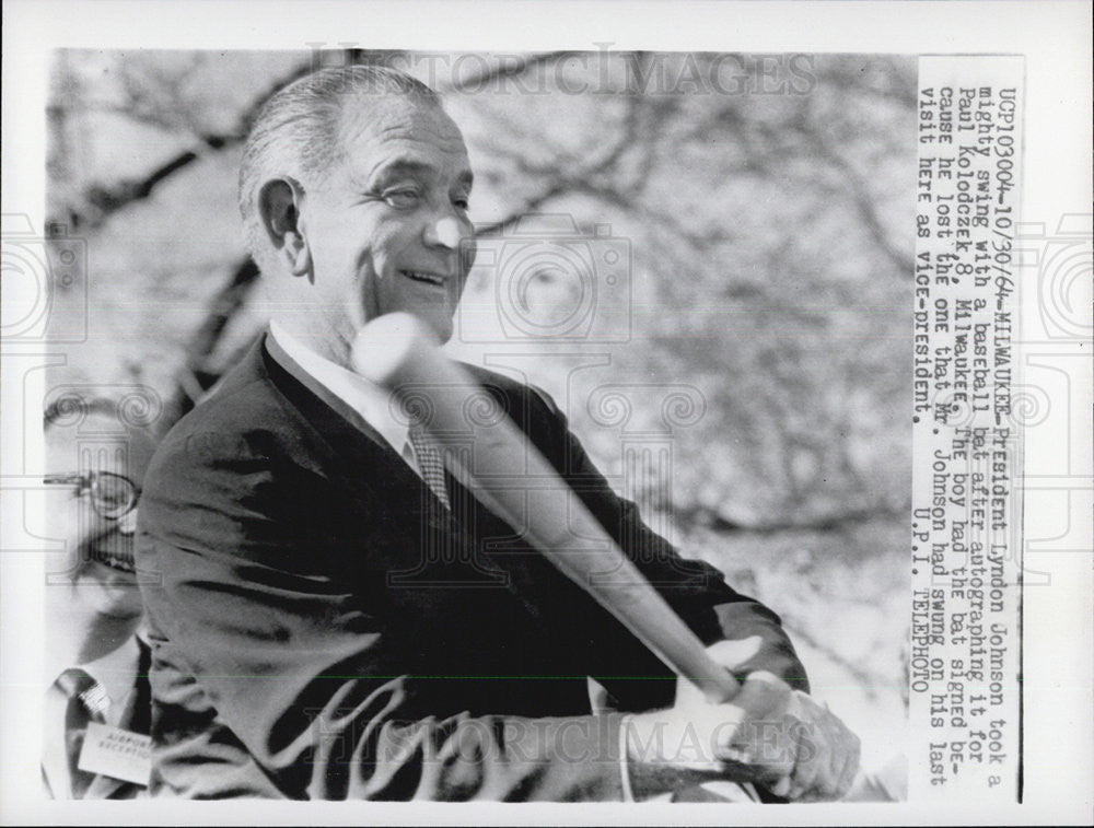 1964 Press Photo President Lyndon Johnson with Paul Kolodczek, 8 - Historic Images