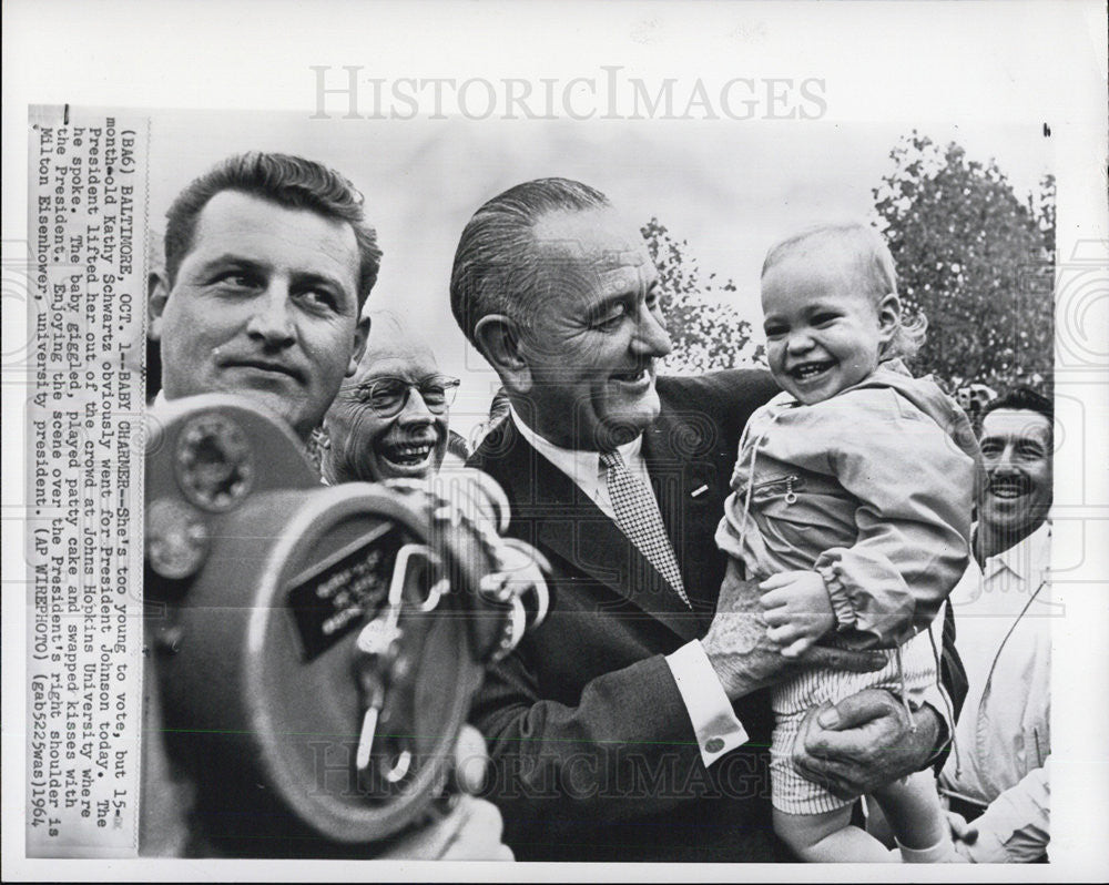 1964 Press Photo Pres. Johnson with baby Kathy Schwartz &amp; Milton Eisenhower - Historic Images