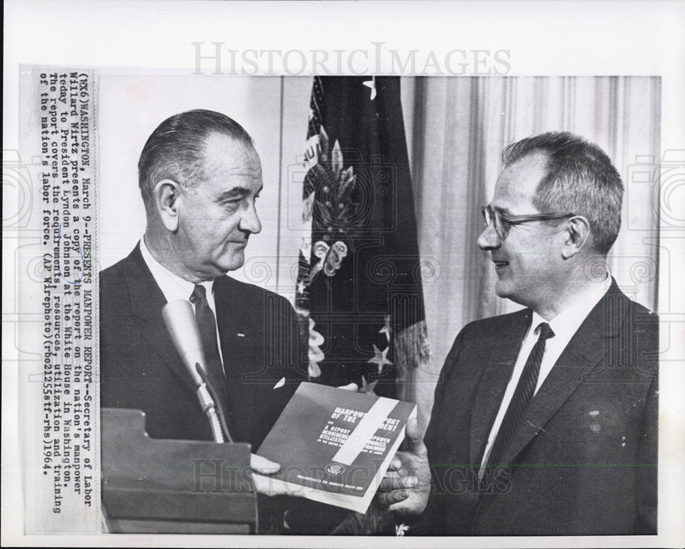 1964 Press Photo Sec. of Labor Willard Wirtz with President Johnson - Historic Images