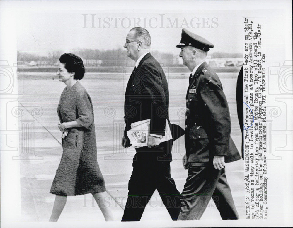 1964 Press Photo President Johnson and the First Lady on their way to Texas - Historic Images