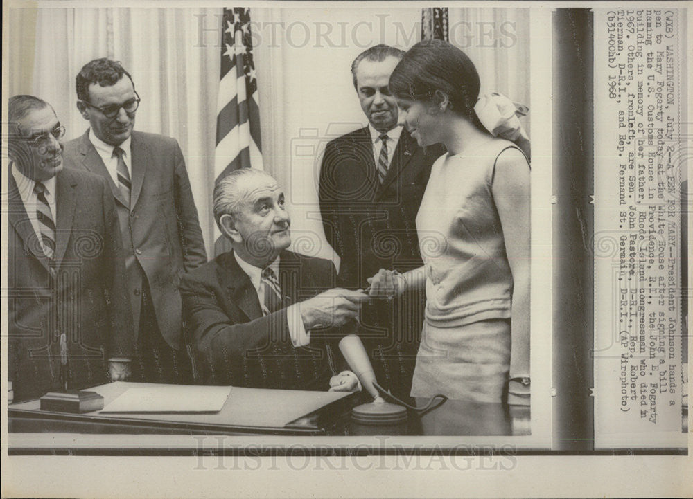 1968 Press Photo President Johnson, Mary Fogarty, Sen. John Pastore - Historic Images