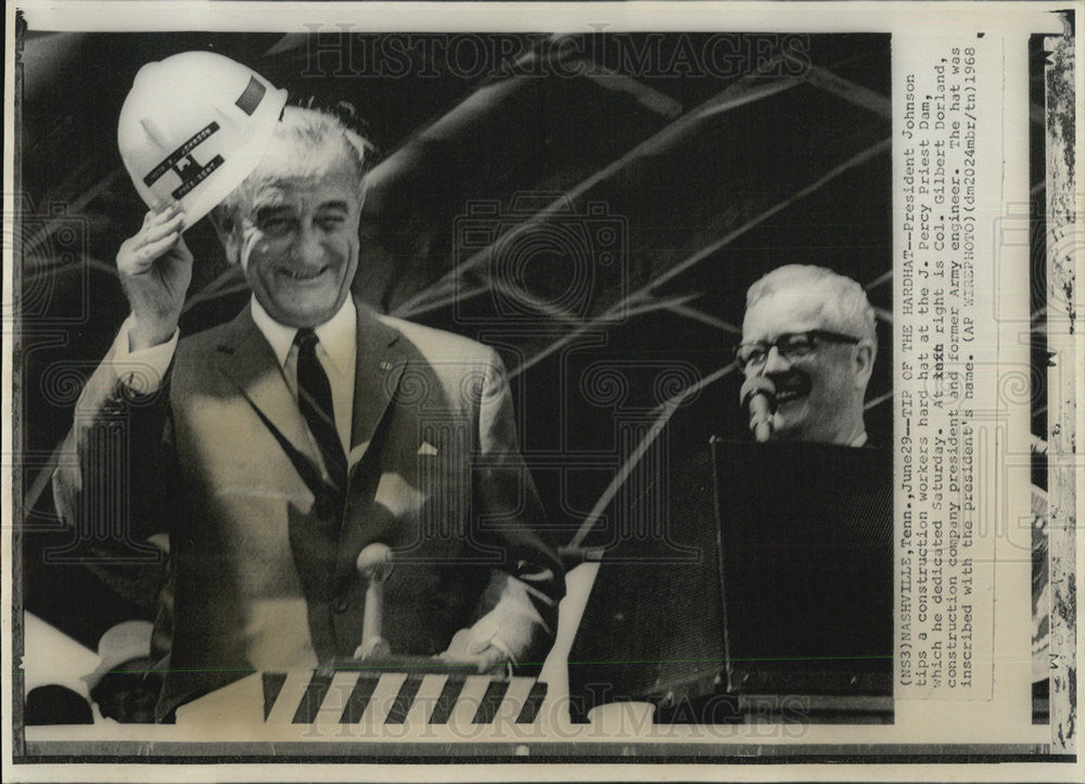 1968 Press Photo Pres. Johnson with construction hat at J. Percy Priest Dam - Historic Images