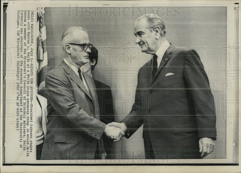 1968 Press Photo President Johnson with Warren L. Smith - Historic Images