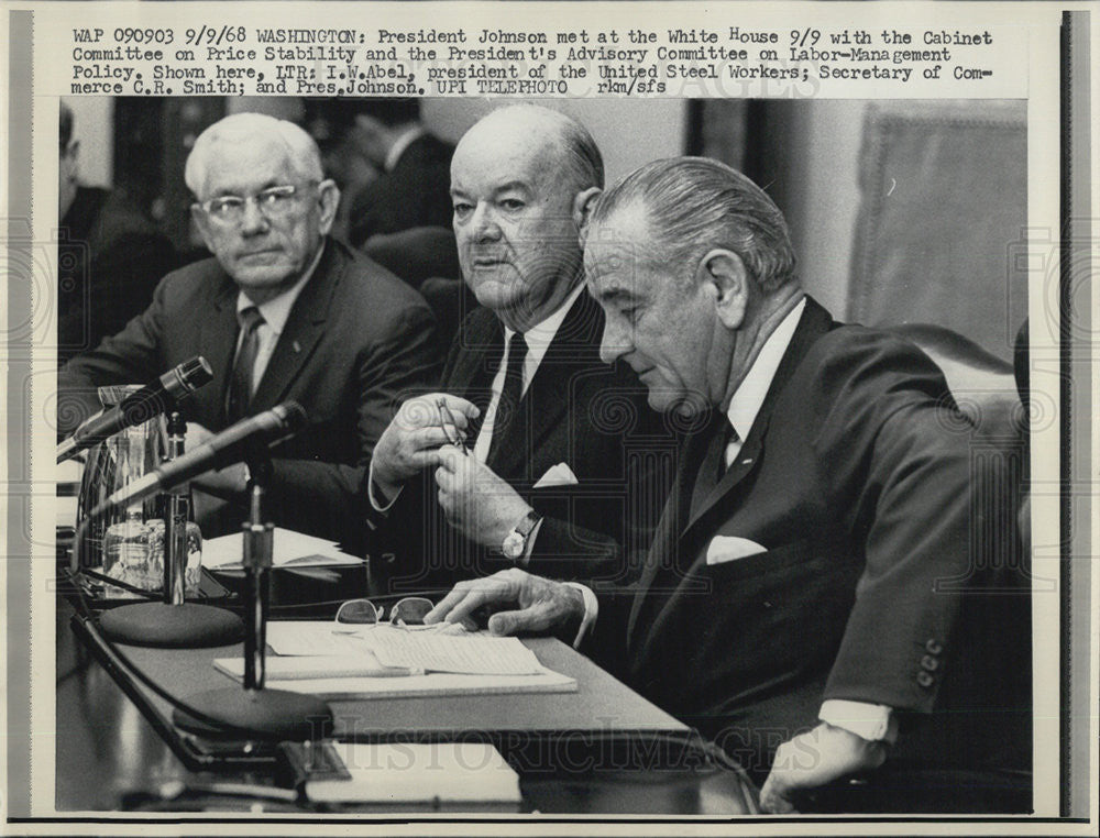 1968 Press Photo President Johnson Meets with Cabinet Committee - Historic Images