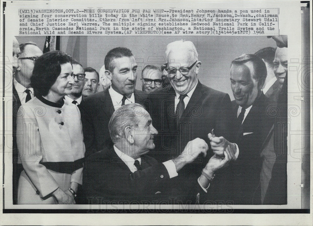 1968 Press Photo President Johnson With Wife Signing Conservative Bills - Historic Images