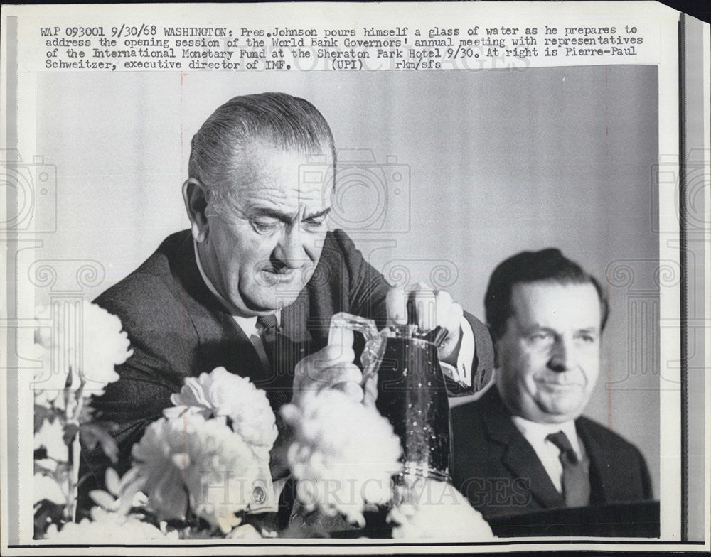 1968 Press Photo President Johnson and IMF Exec. Dir. Pierre-Paul Schweitzer - Historic Images