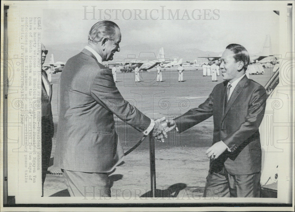 1968 Press Photo Pres. Johnson and So. Vietnam Pres. Nguyen Van Thieu - Historic Images