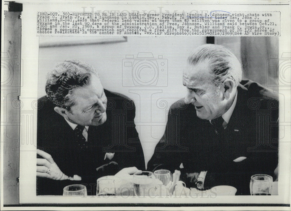 1969 Press Photo Former Pres. Lydon Johnson chats with Frank C. Irwin Jr. - Historic Images