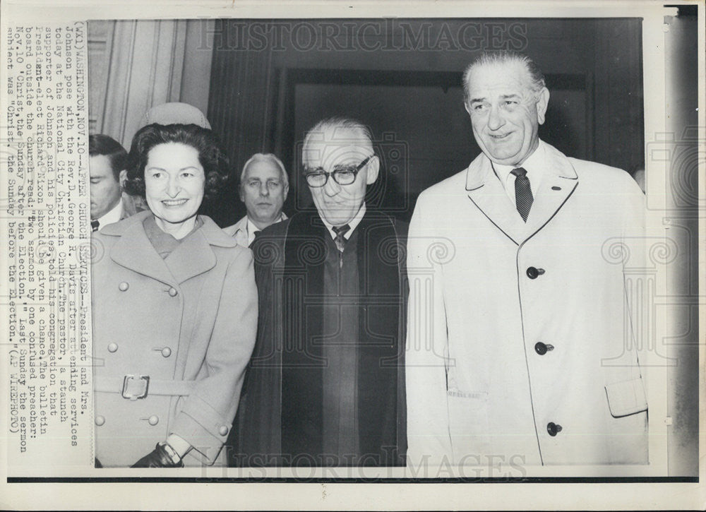 Press Photo President &amp; Mrs. Johnson With Rev. George R. Davis at Church - Historic Images