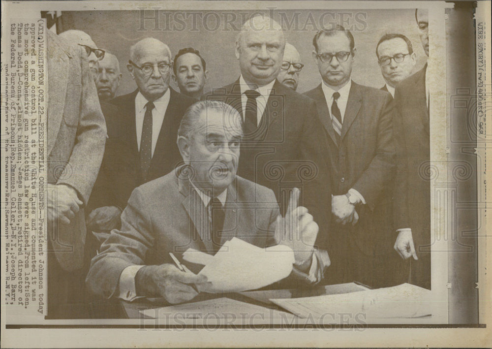 1968 Press Photo President Johnson signs Gun Control bill with others looking on - Historic Images