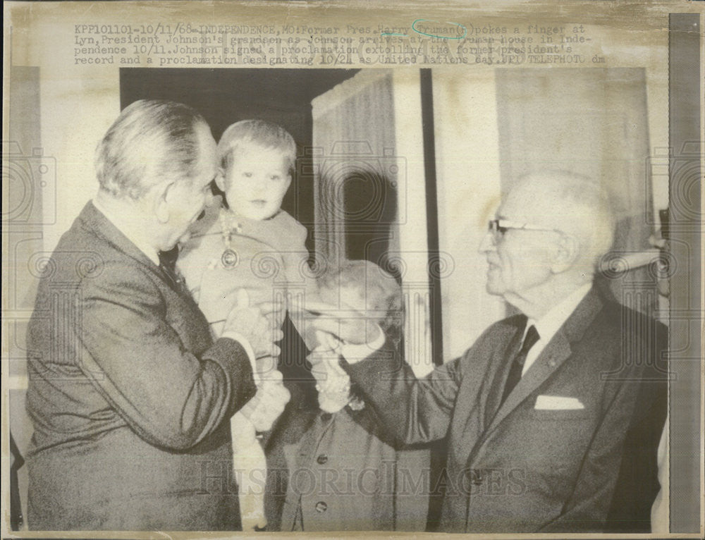 1968 Press Photo Pres. Johnson, his grandson Lyn, and former Pres. Harry Truman - Historic Images