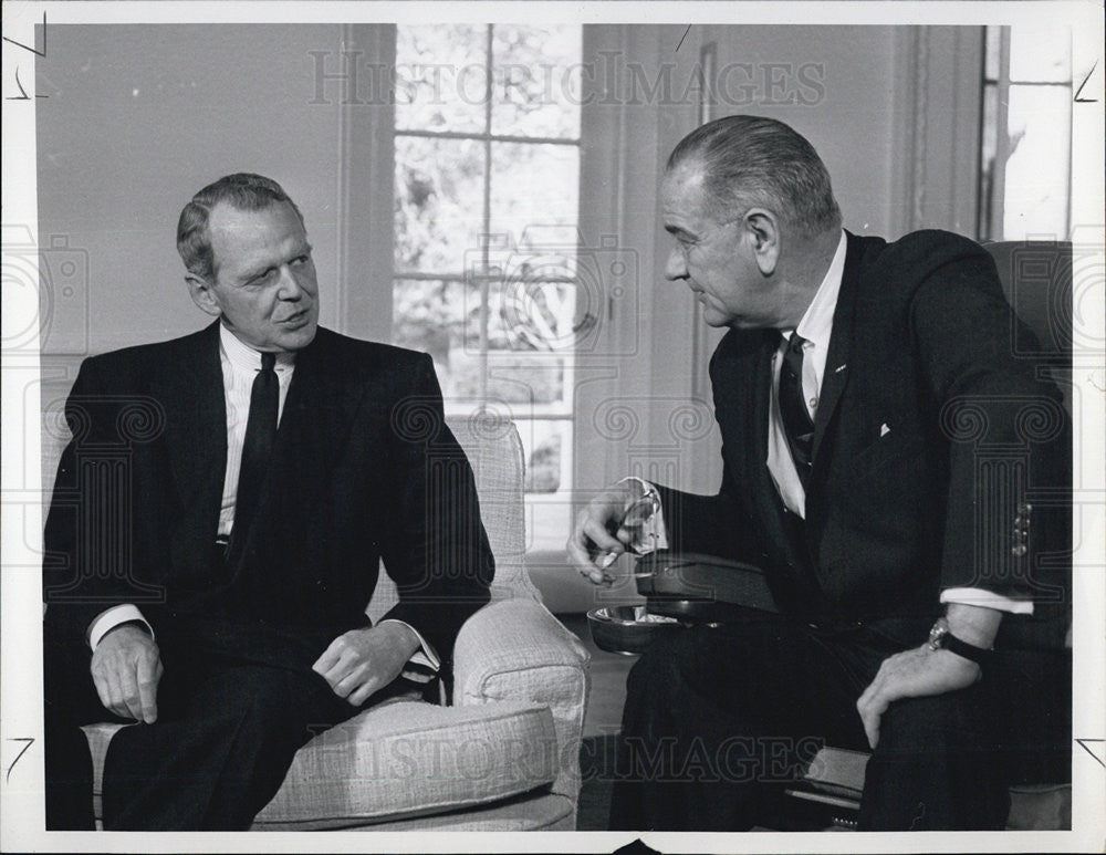 Press Photo Pres. Lyndon B. Johnson with Secy of defense, Clark Clifford - Historic Images