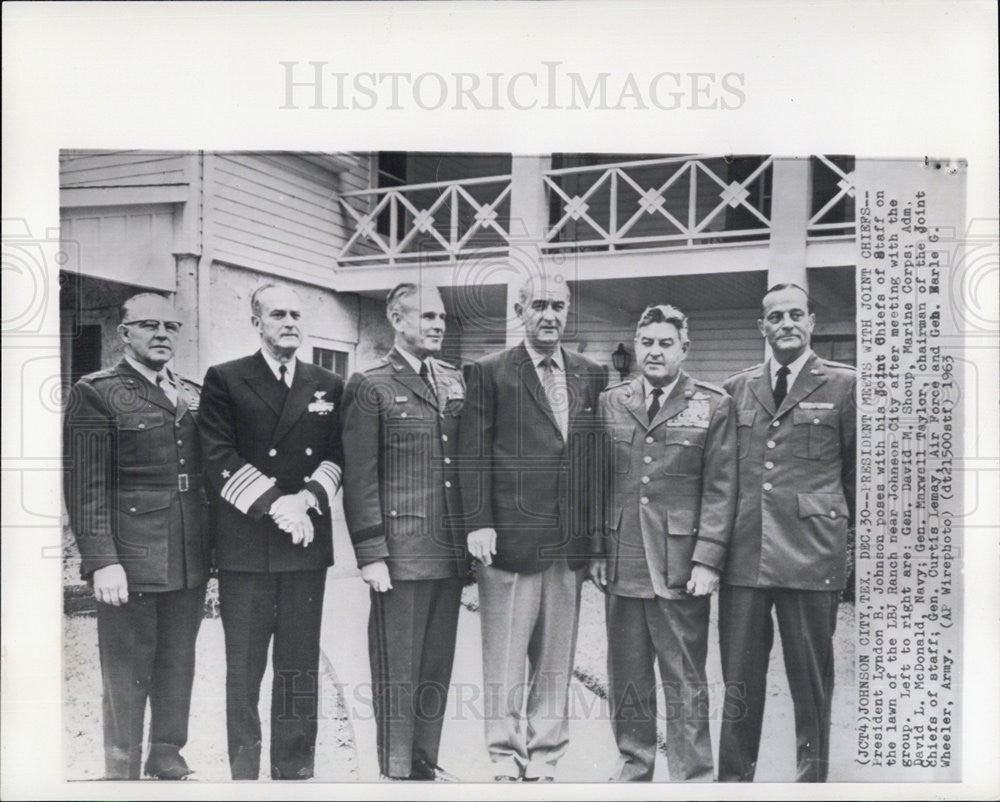 1963 Press Photo President Johnson Meets with Joint Chiefs in Johnson City Texas - Historic Images