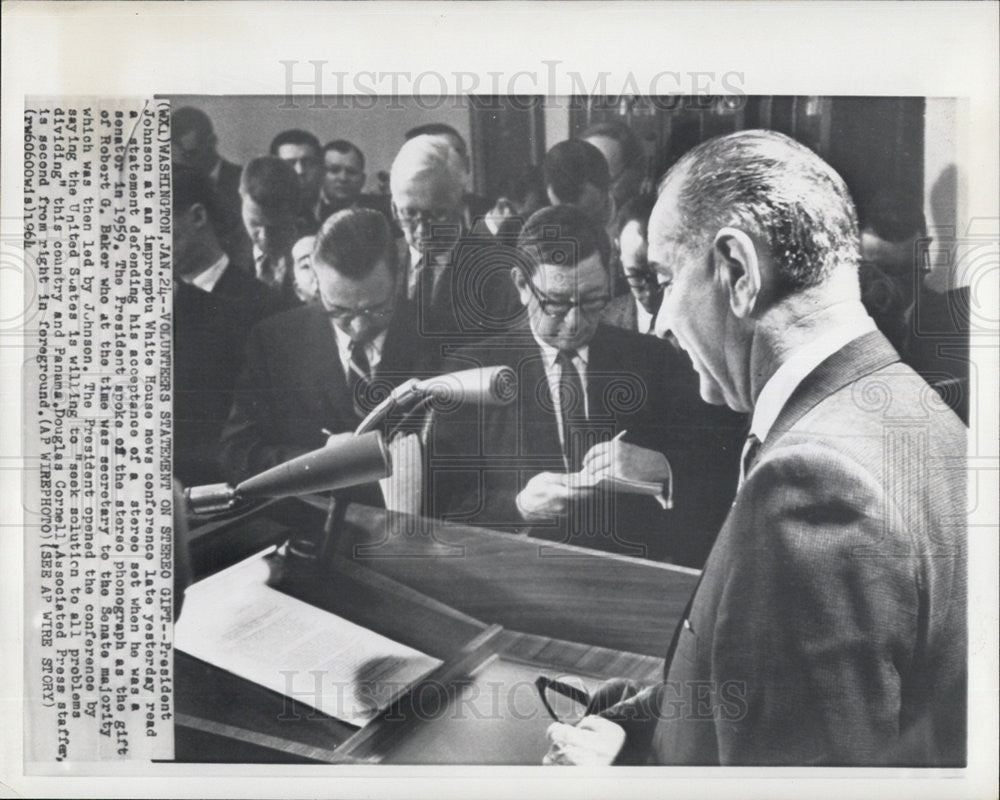 1964 Press Photo Pres. Johnson at news conf. also named Douglas Joynell, newsman - Historic Images