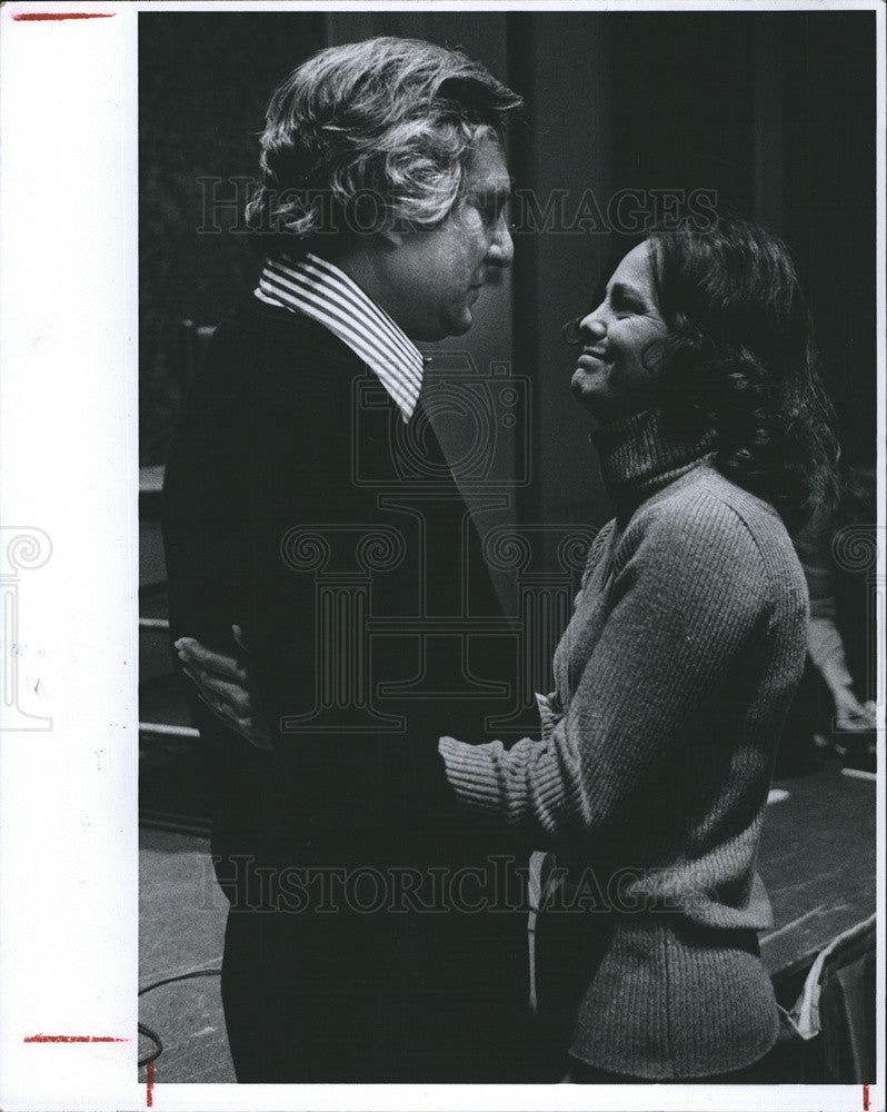 1977 Press Photo Psychotherapist Nathaniel Branden with Anna Blumenthal - Historic Images