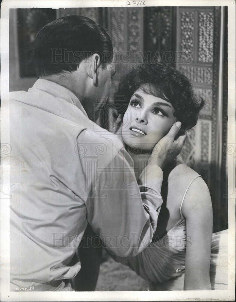 1960 Press Photo Gina Lollobrigida &amp; Frank Sinatra in &quot;Never so Few&quot; - Historic Images