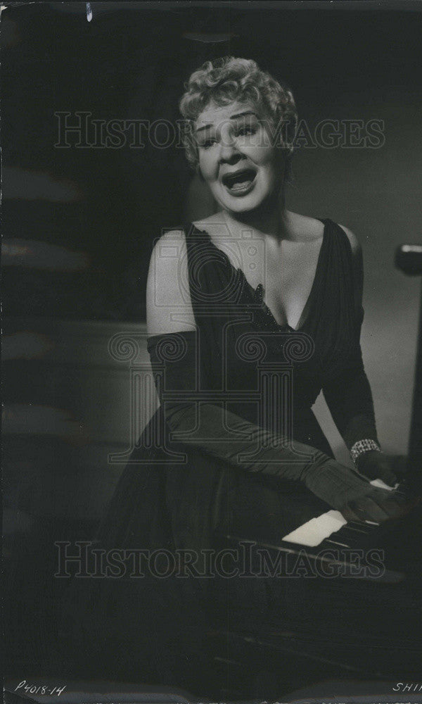 1954 Press Photo Shirley Booth in About Mrs. Leslie - Historic Images