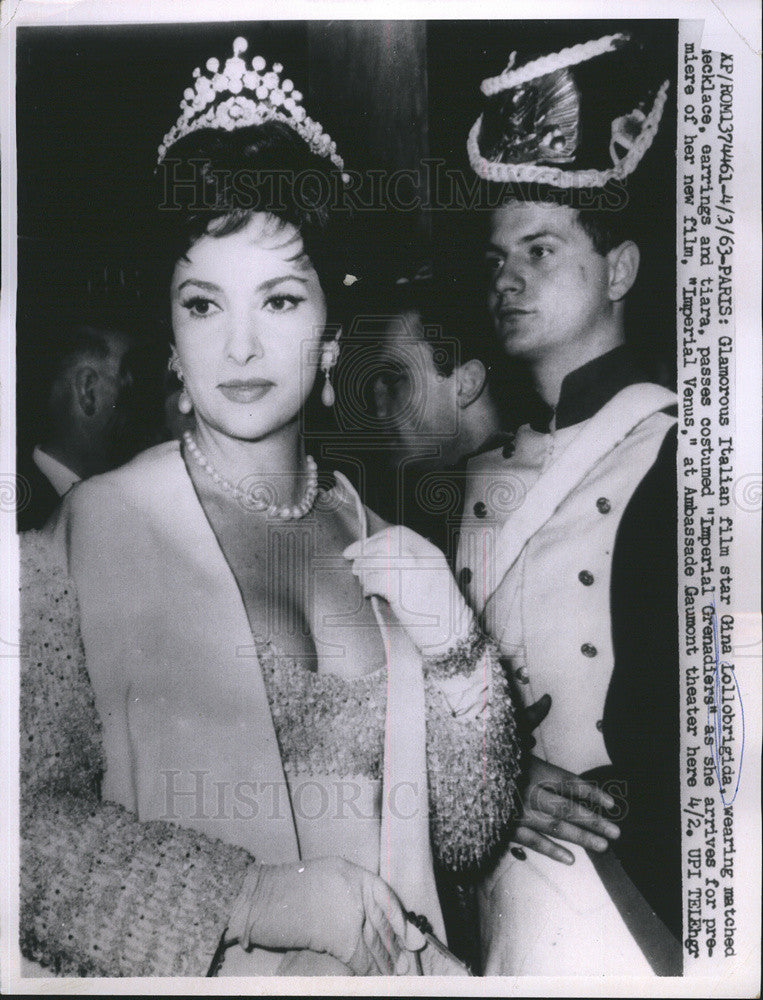 1963 Press Photo Gina Lollobrigida Paris - Historic Images