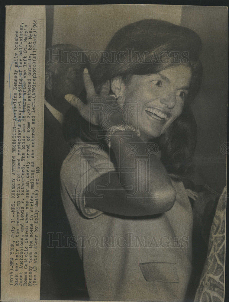 1966 Press Photo Jacqueline Kennedy Attends New York Wedding Reception - Historic Images