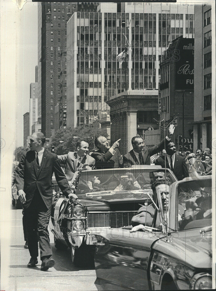 1965 Press Photo Parade on Michigan Edward White, Pres.Humprey &amp; James McDivitt. - Historic Images