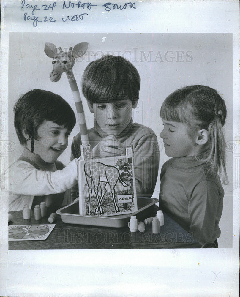 1969 Press Photo Playskool&#39;s Giraffe game, - Historic Images