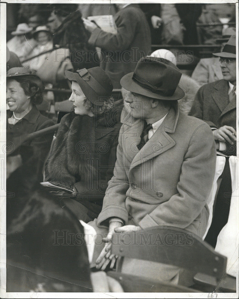 1938 Press Photo Mr. and Mrs. William Scripps in the baseball park. - Historic Images