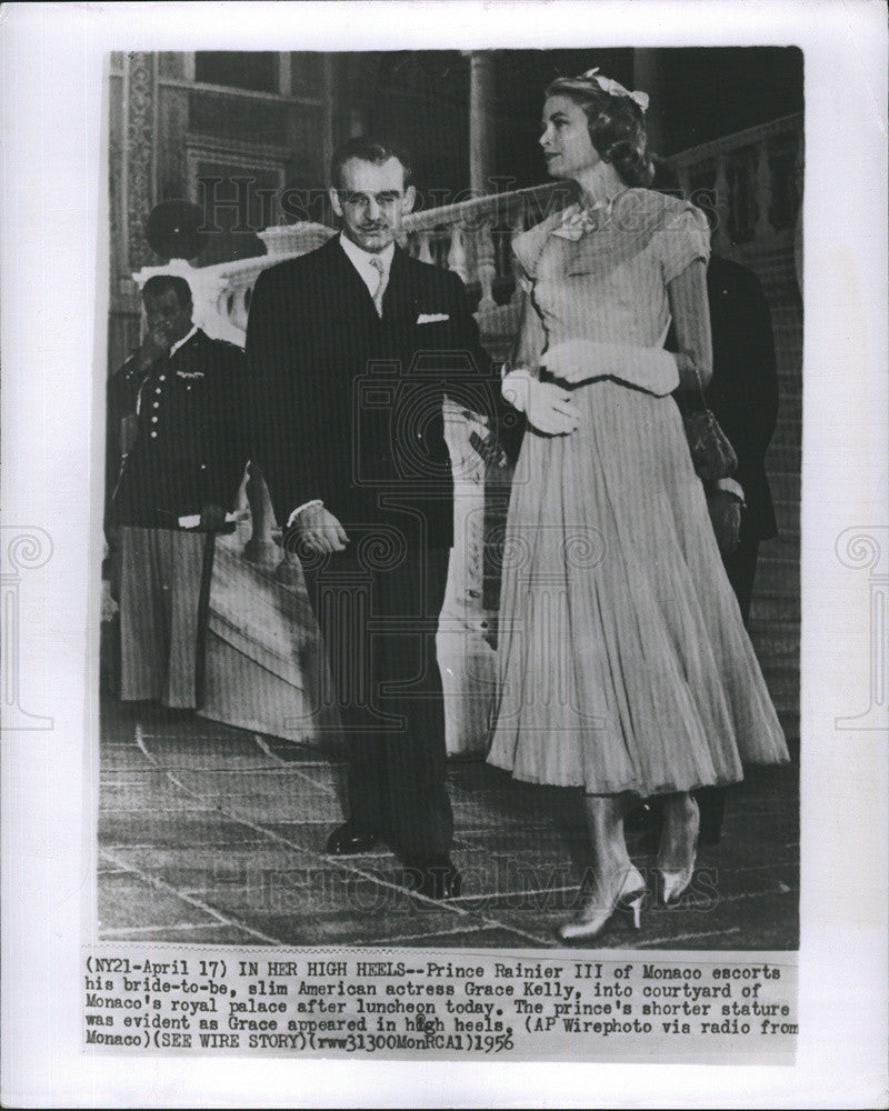 1956 Press Photo Prince Rainier III escorts his fiance Grace Kelly. - Historic Images