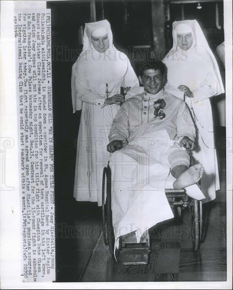 1954 Press Photo Joey Giardello Middleweight Boxer in Corridor of St.Agnes Hosp. - Historic Images