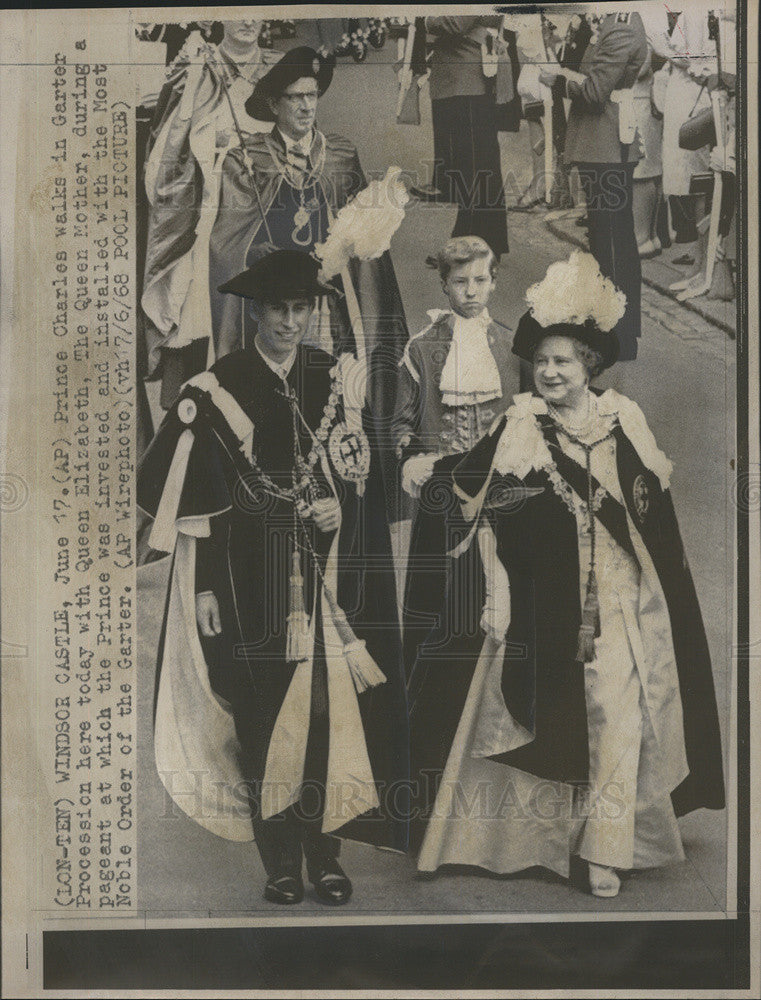 1968 Press Photo Prince Charles leads a procession with Mothe Queen Elizabeth. - Historic Images