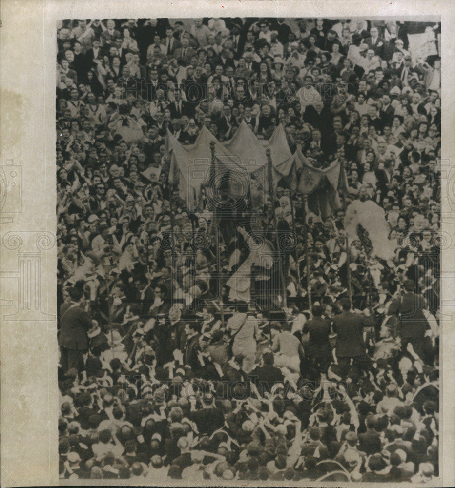 1963 Press Photo Pope Paul VI Coronation Crowd - Historic Images