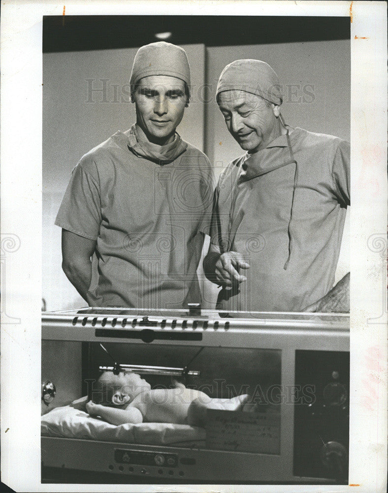 1970 Press Photo James Brolin, Robert Young star in &quot;Marcus Welby, M.D.&quot; - Historic Images