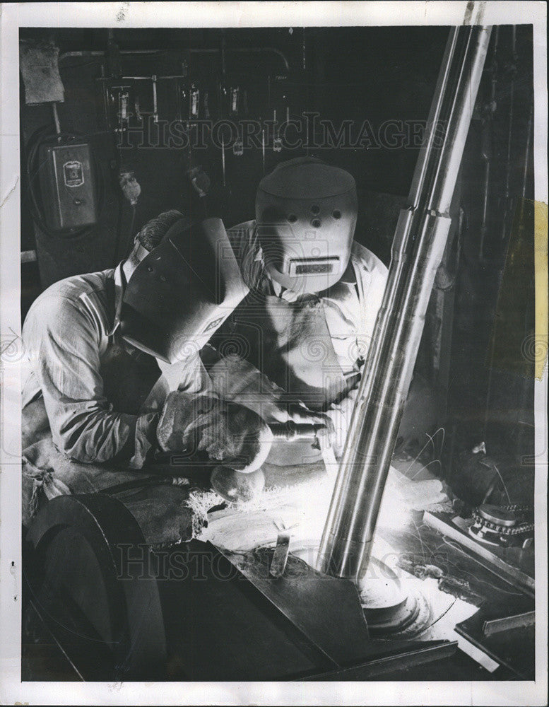 1958 Press Photo American mill craftsmen fashion steel for jet plane parts - Historic Images