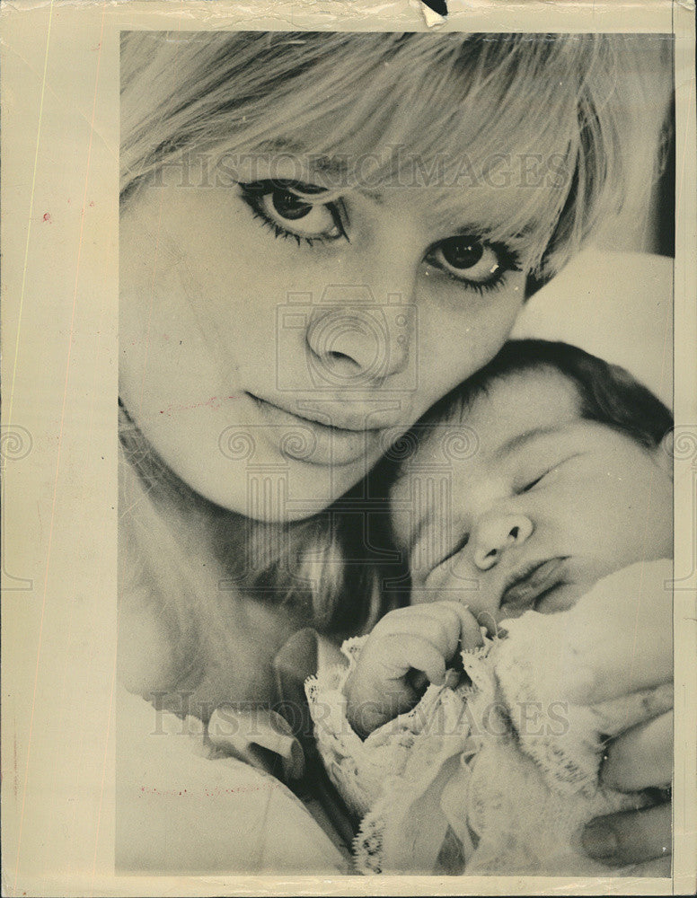 1965 Press Photo Britt Eklund Baby Victoria Sellers - Historic Images