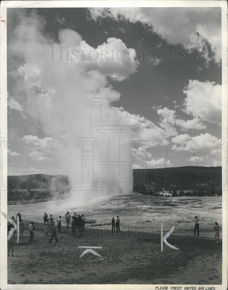 1953 Press Photo Old Faithful Geyser - Historic Images