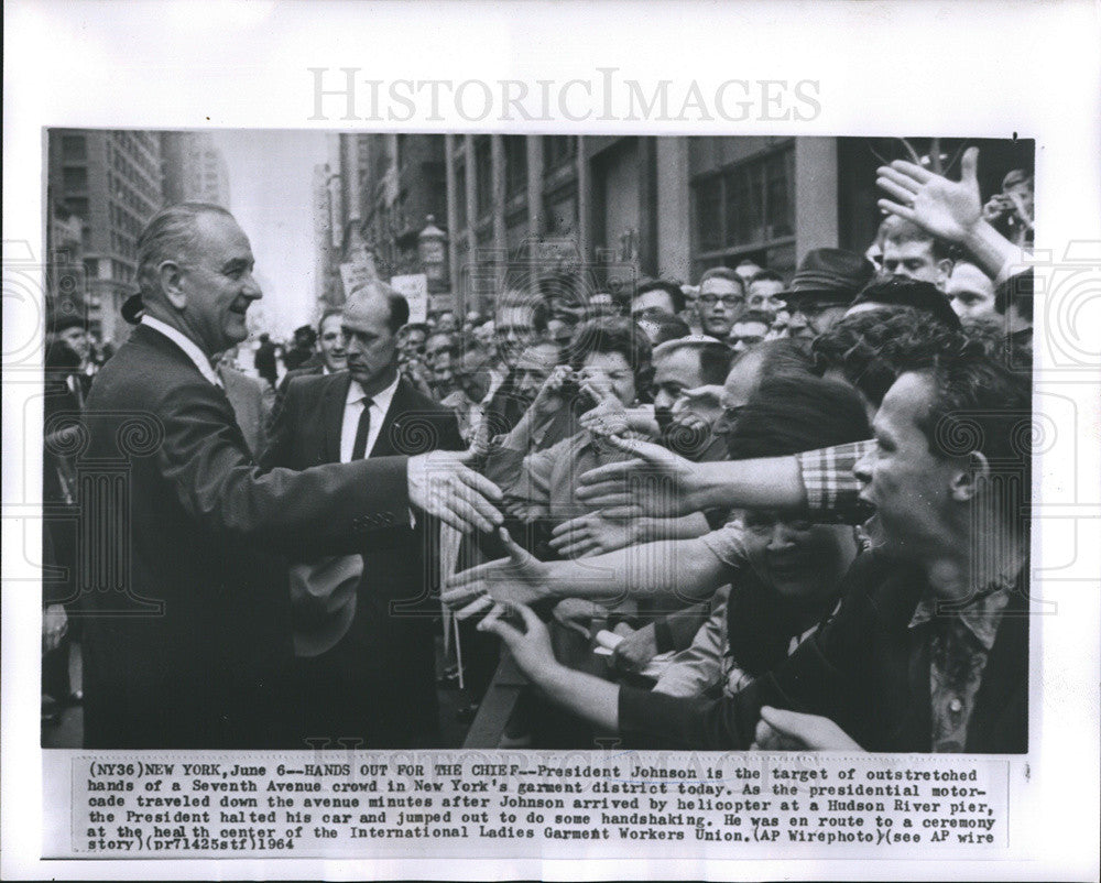 1964 Press Photo Pres. Johnson in the New York Garment District - Historic Images