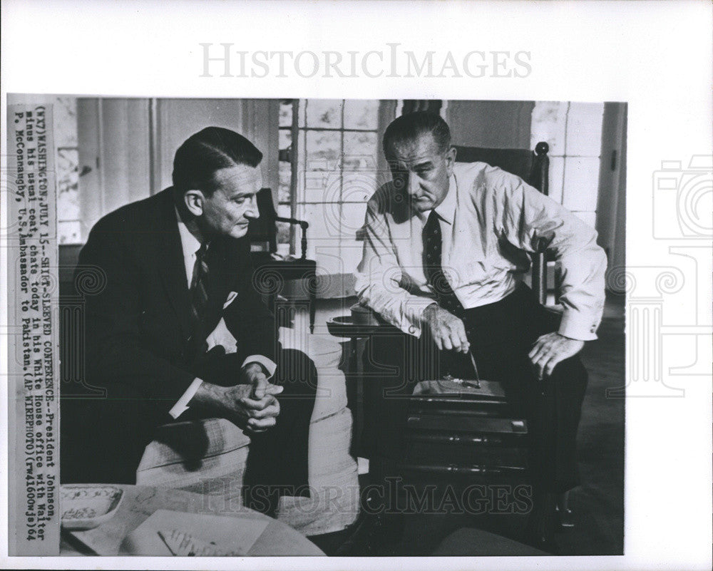 1964 Press Photo President Lyndon B. Johnson Walter McConnaughy - Historic Images