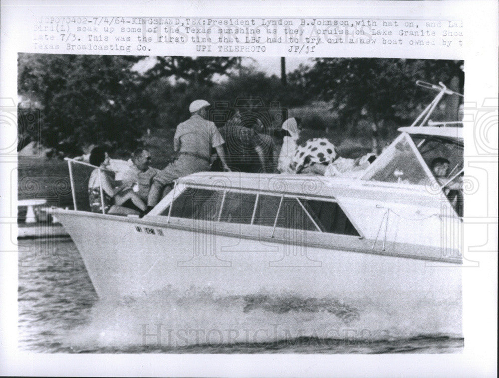 1964 Press Photo President Lyndon B. Johnson Lady Bird Boat Lake Granite Shoals - Historic Images