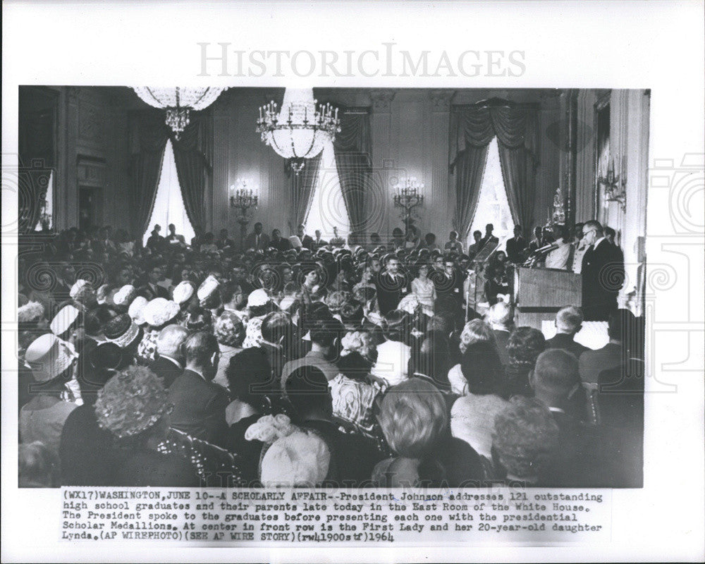 1964 Press Photo Pres Johnson addresses and presents HS grads,Scholar Medallions - Historic Images