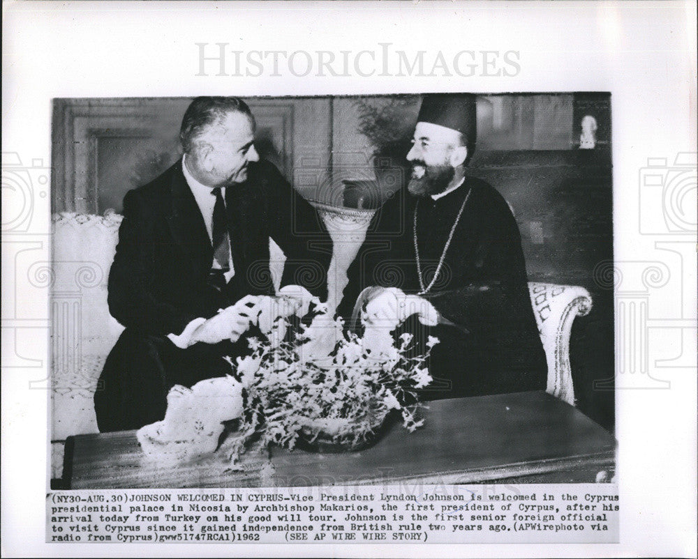 1962 Press Photo Pres.Johnson welcomed Cyrus Pres. Archbishop Makarios. - Historic Images