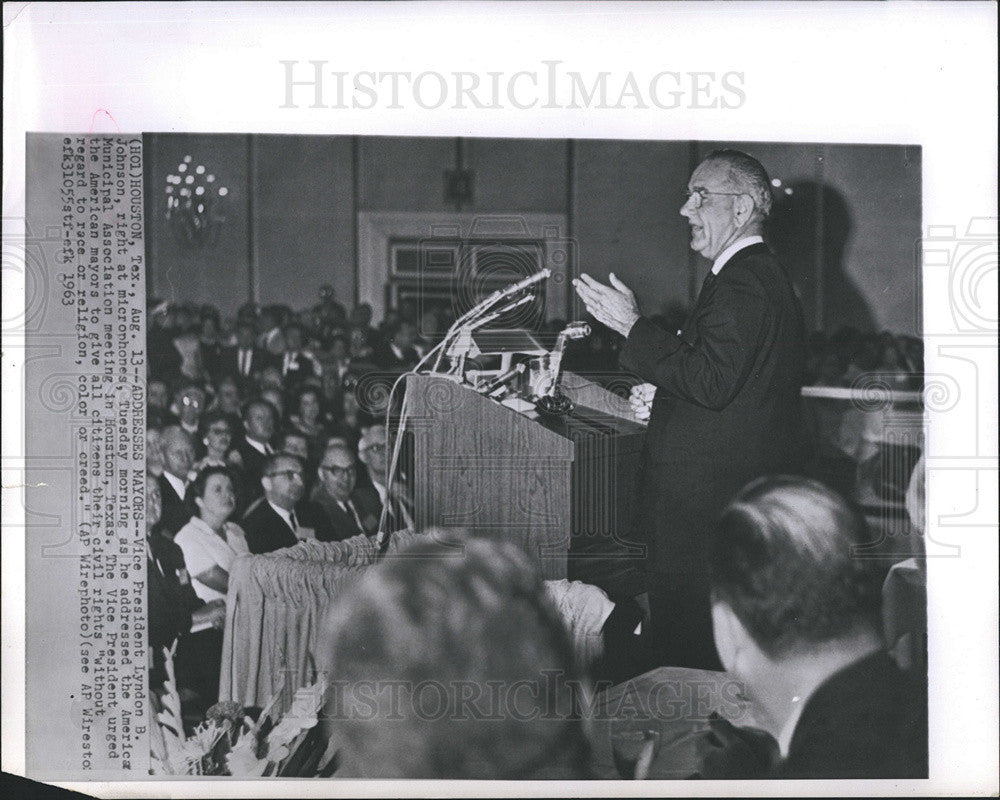 1963 Press Photo Vice Pres. Johnson address the American Municipal Association. - Historic Images