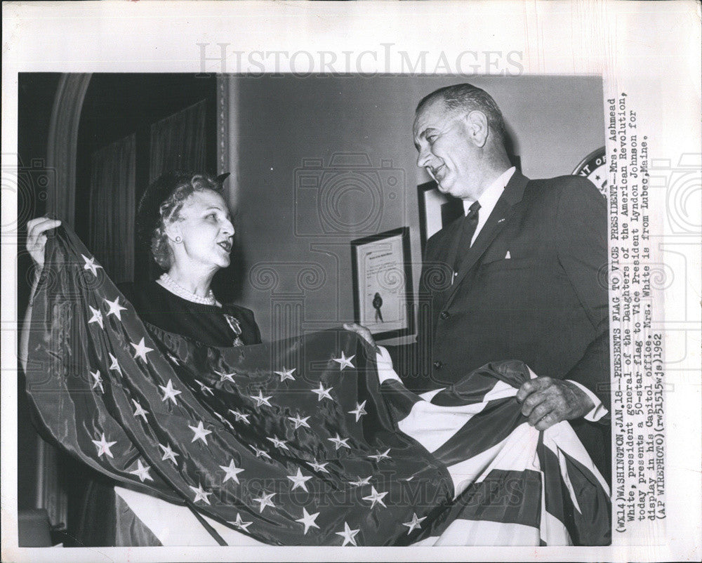 1962 Press Photo Flag Presented to Vice President Lyndon Johnson - Historic Images