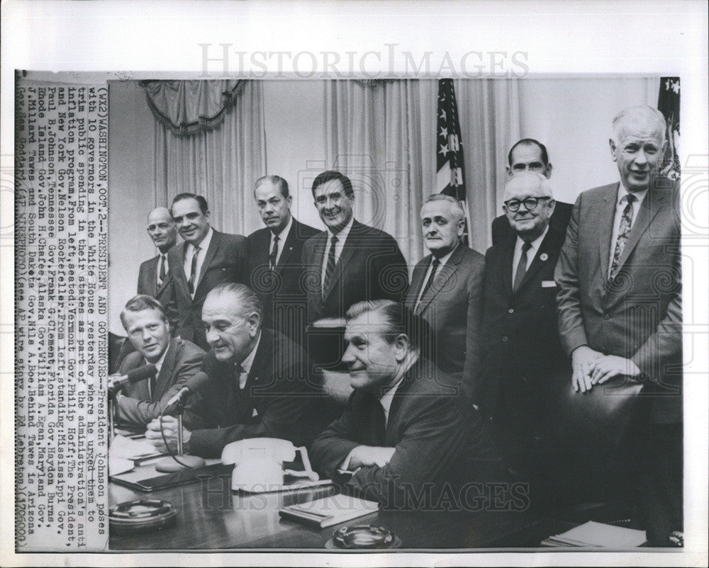 1966 Press Photo Pres. Johnson poses with ten Governors at White House. - Historic Images