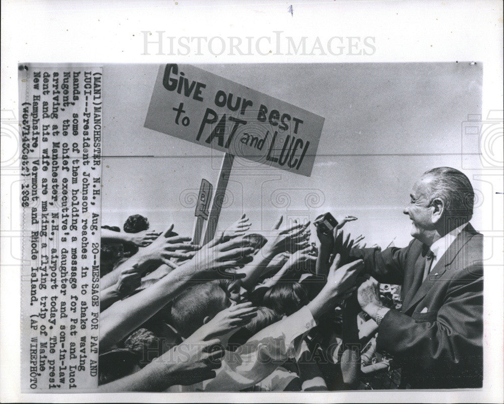 1966 Press Photo Pres. Johnson reached people hands to shake. - Historic Images