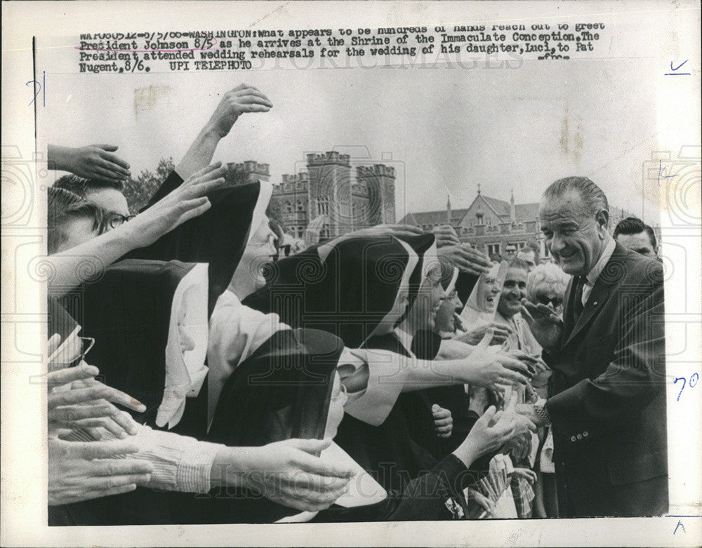 1966 Press Photo Pres.Lyndon arrive at Immaculate Conception Shrine, Washington. - Historic Images