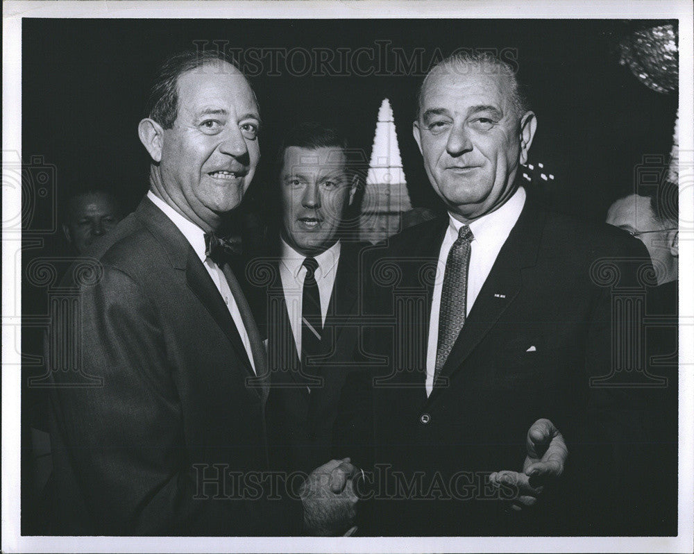 1995 Press Photo Pres.Johnson at Massachusetts Education Association. - Historic Images