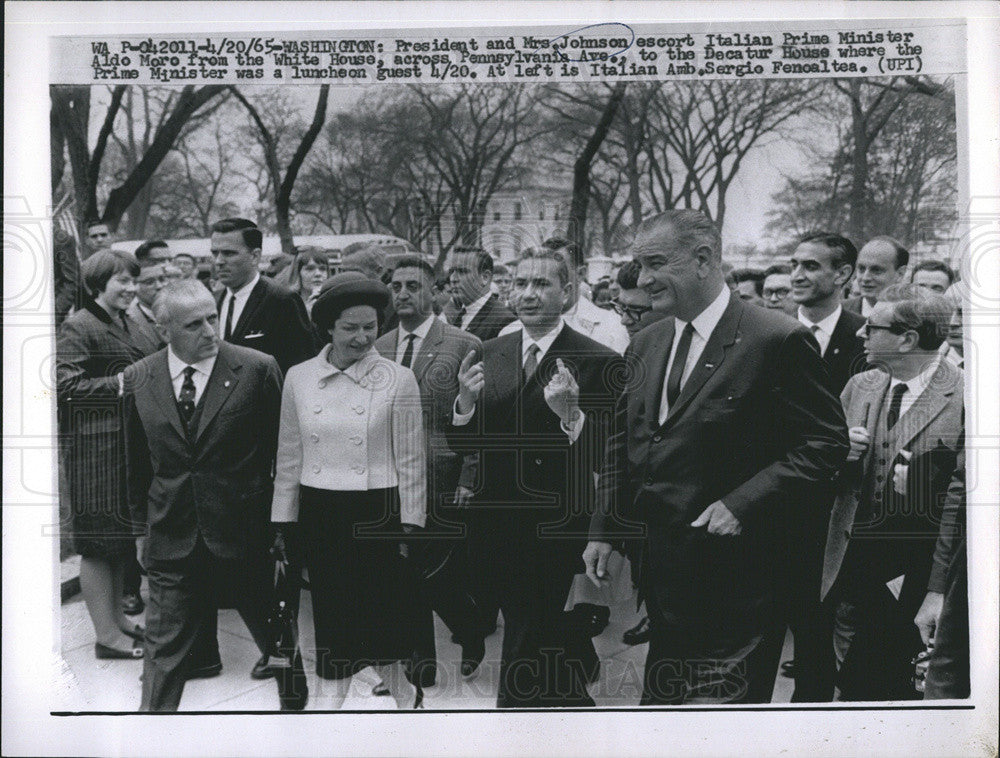 1965 Press Photo President Johnson &amp; Wife Escort Italian Prime Minister - Historic Images