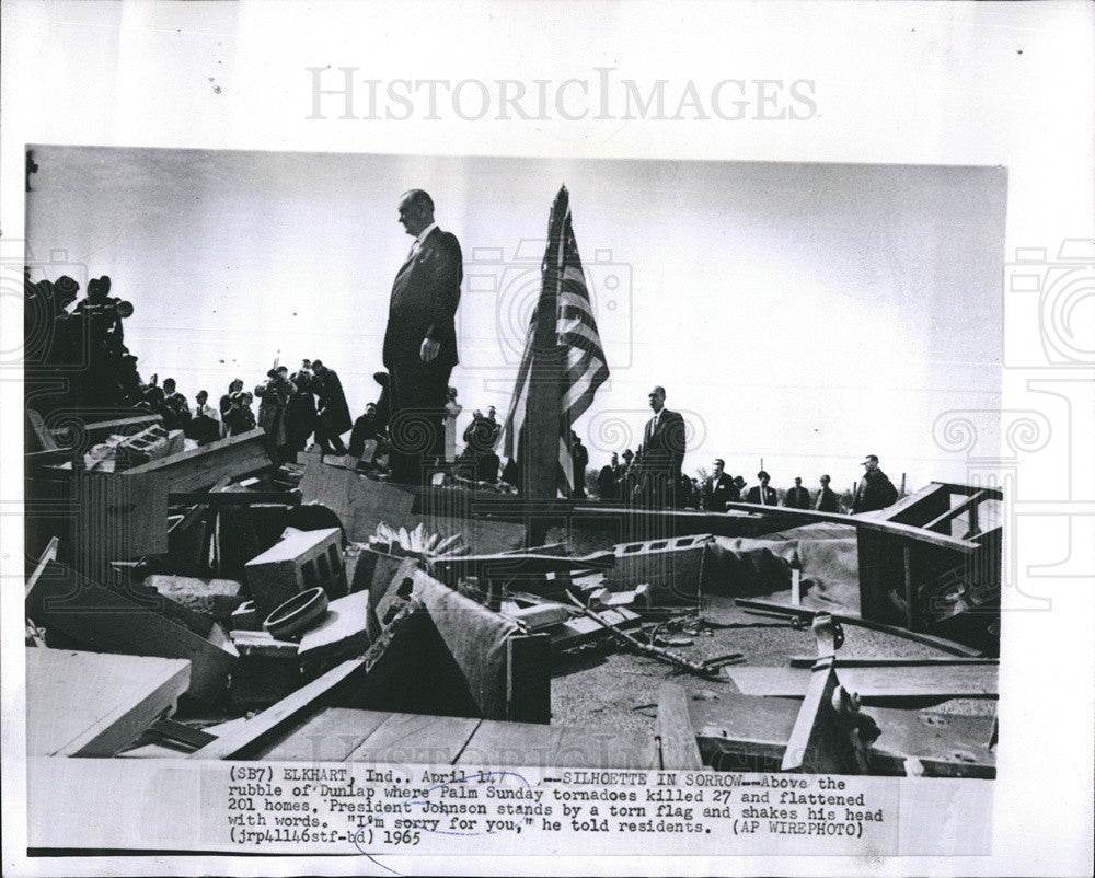 1965 Press Photo President Johnson Stands by Torn Flag - Historic Images