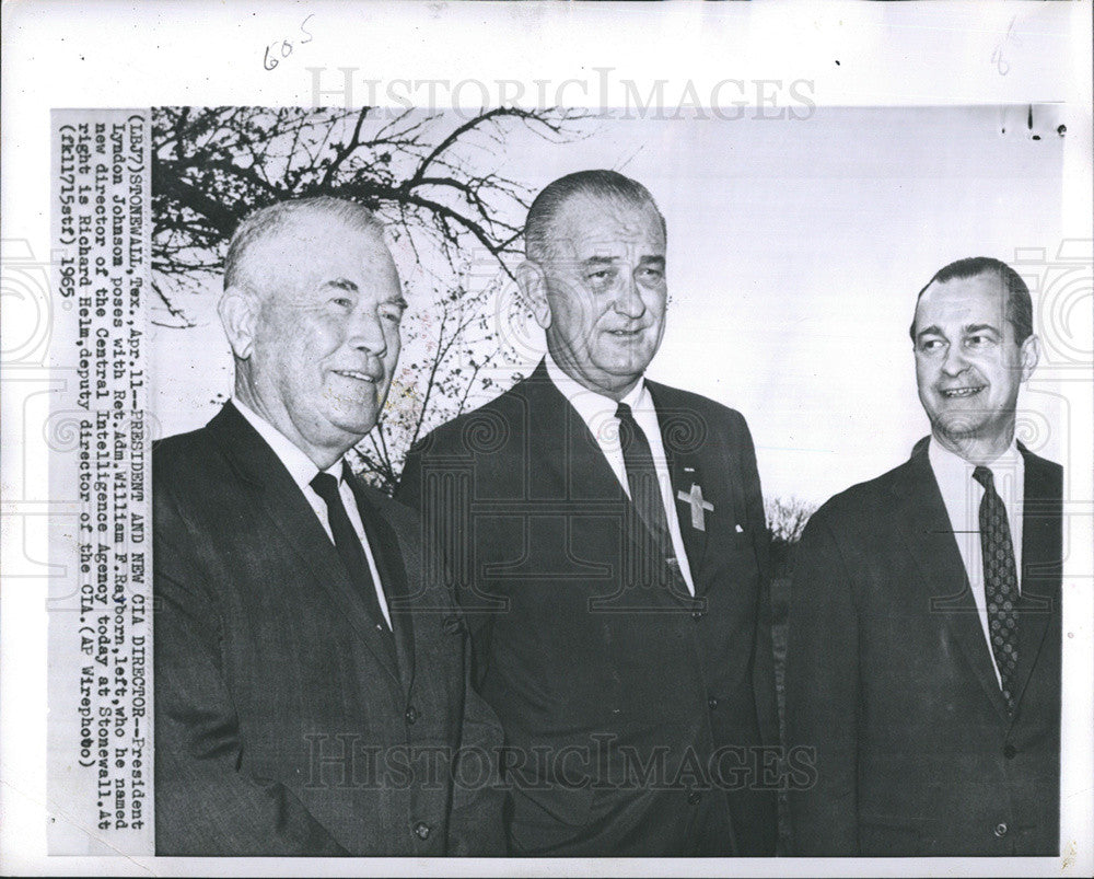 1965 Press  Photo Pres.Johnson with CIA Director Williams Rayborn. - Historic Images
